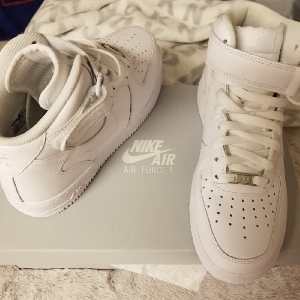 Nike Air Force 1's mid 8.5 white